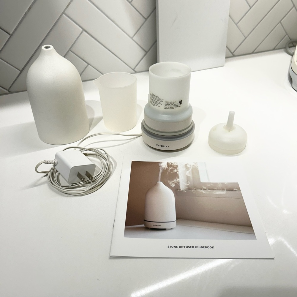 Vitruvi Stone Diffuser - Picture 4 of 11